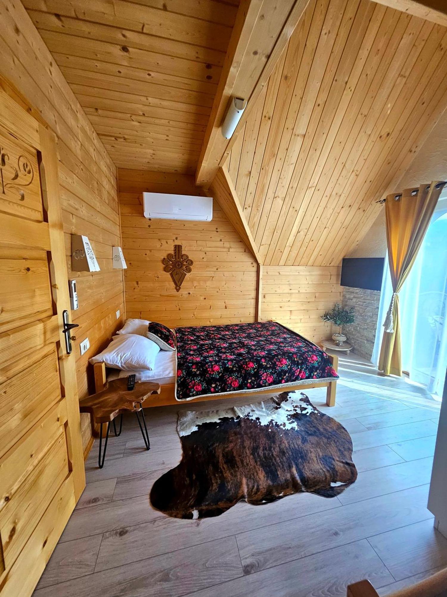 Goralska Chatka 2 Highland Cottage - Split Ac, Jacuzzi, Sauna, Private Parking, Mountains View, Garden, Zakopane Dış mekan fotoğraf